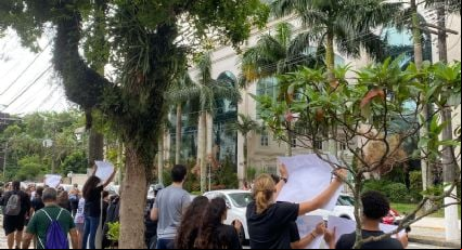 Alunos realizam protesto e professores entram em greve na Etec de Santos