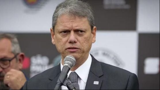 VÍDEO: Trabalhadores do Porto de Santos protestam em visita de Tarcísio de Freitas